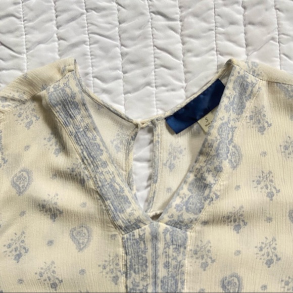 Francesca’s Top - Picture 3 of 4